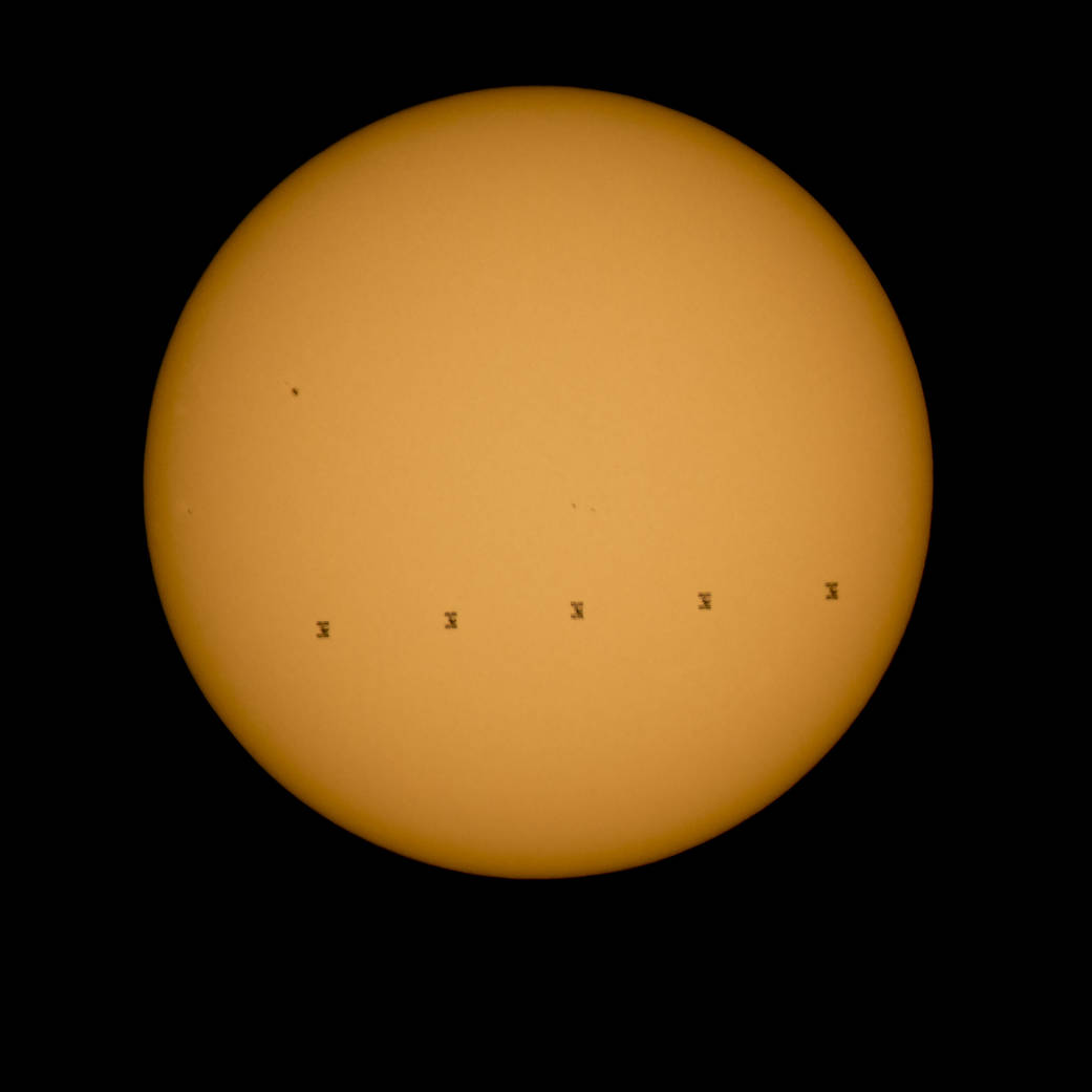 Estación Espacial Internacional transitando el Sol